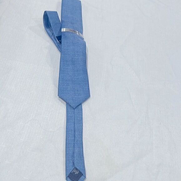 Alfani Men's Solid slim Tie, adult male
It blue color Polyester silk - Picture 8 of 8